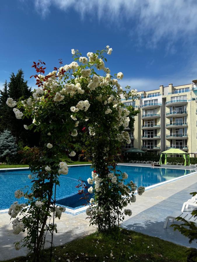 Modern Beachfront Apartment With Pool Ravda Eksteriør bilde